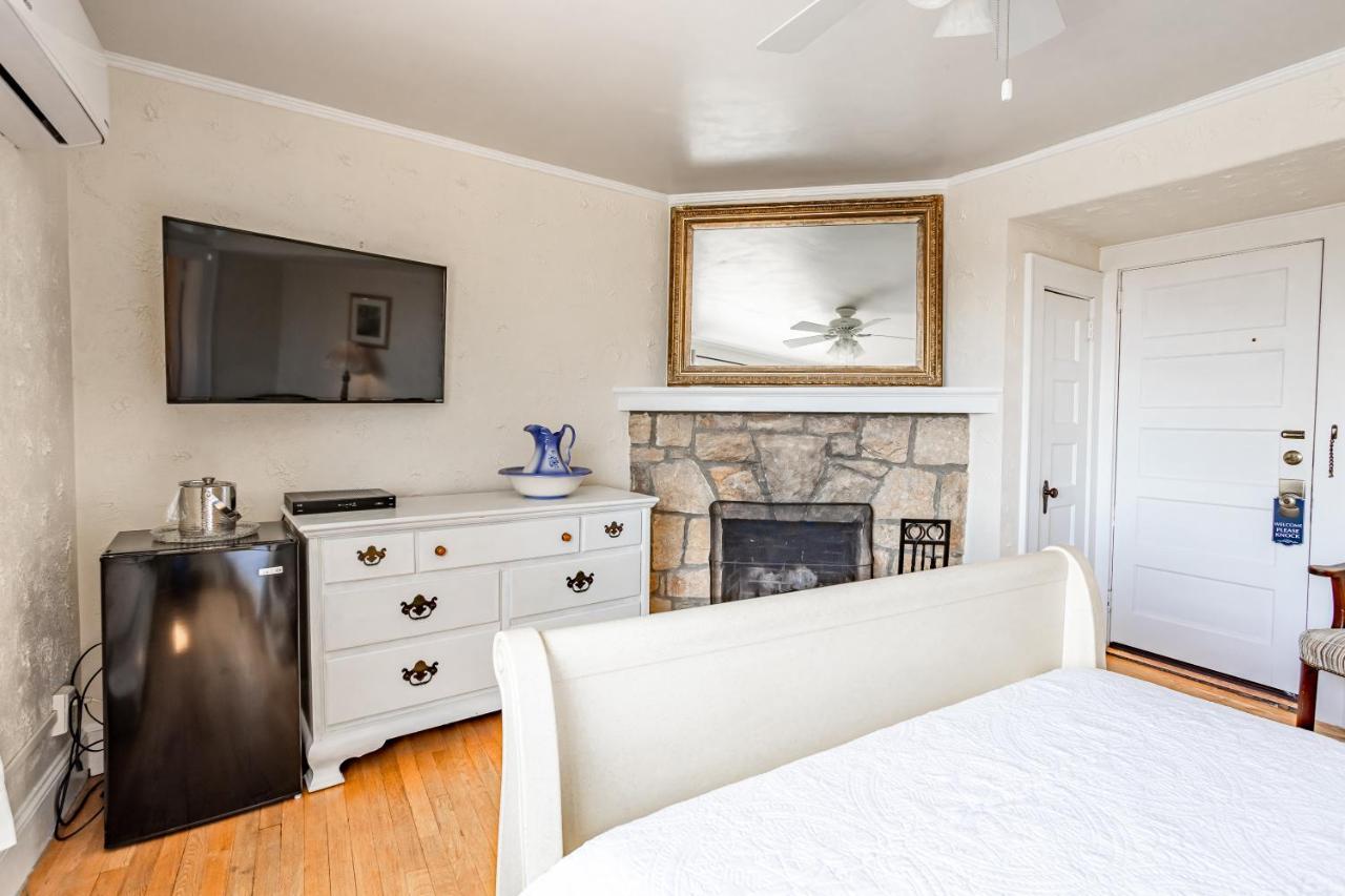 Echo Mountain Inn Hendersonville Bagian luar foto
