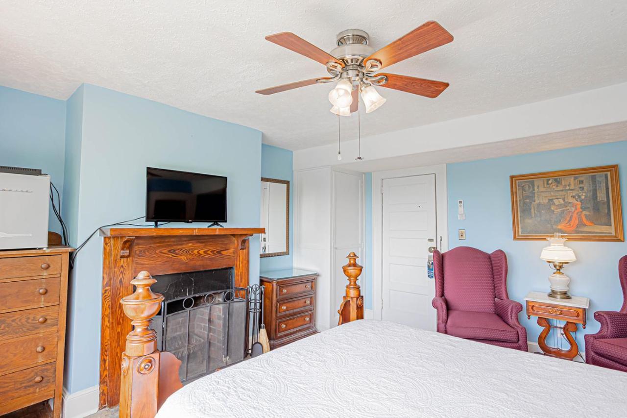 Echo Mountain Inn Hendersonville Bagian luar foto